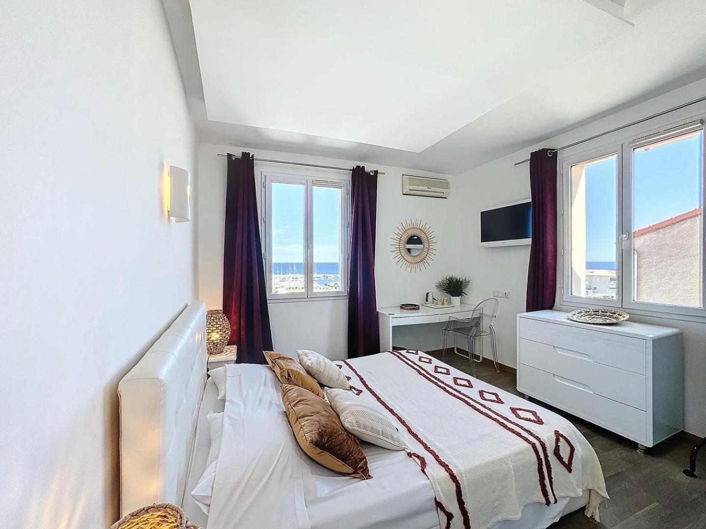 Hotel Les 3 Terrasses Sari-Solenzara Buitenkant foto