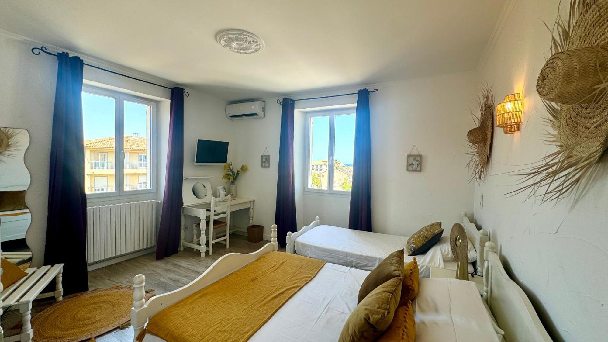 Hotel Les 3 Terrasses Sari-Solenzara Buitenkant foto