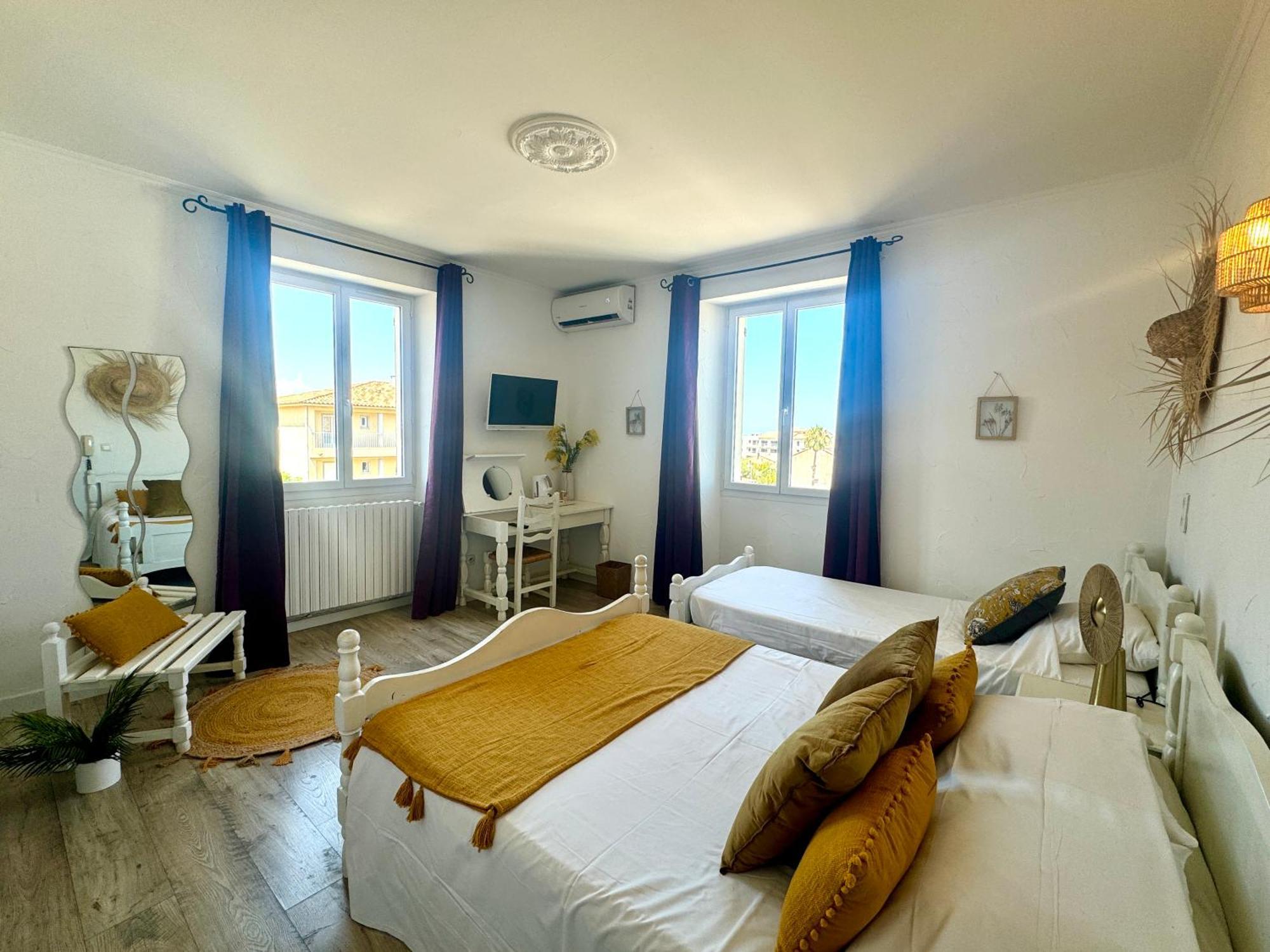 Hotel Les 3 Terrasses Sari-Solenzara Buitenkant foto